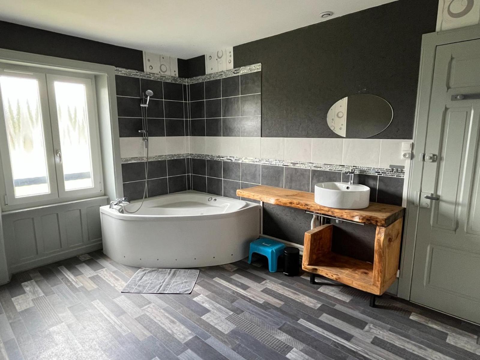 Gite 205 M2, 8Pers Piscine, Jacuzzi, Balneo Privatifs Vagney Екстериор снимка